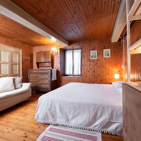 Casa Quaroni فندق مبيت وإفطار Anzino