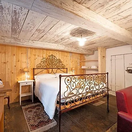 Casa Quaroni Bed & Breakfast